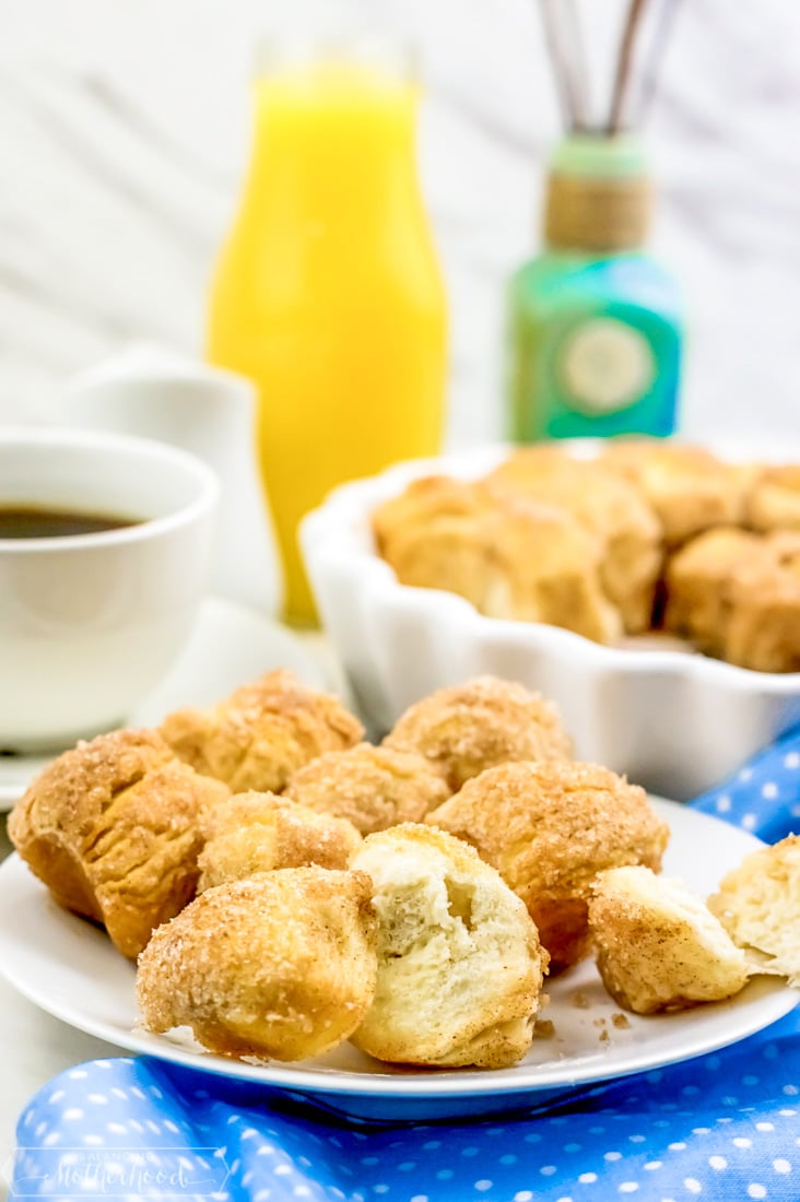 Looking for a quick snack? Try this cinnamon baked donut holes recipe.
