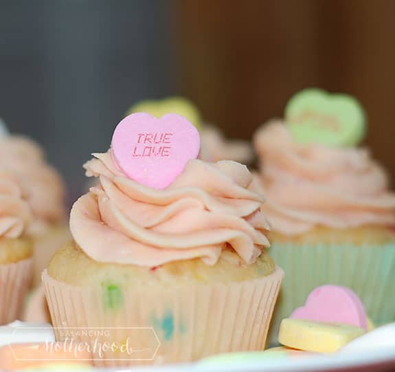 conversation heart valentine's day cupcakes