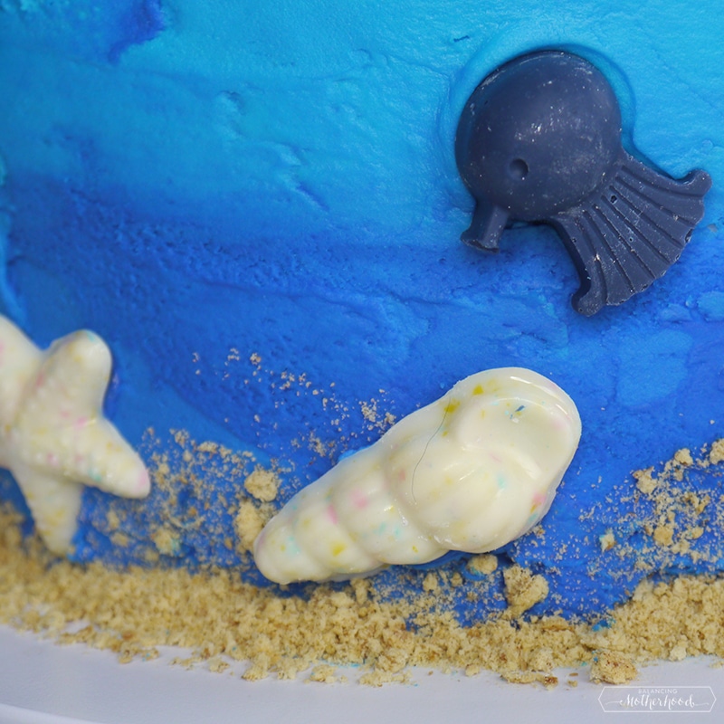 undersea cake with shells