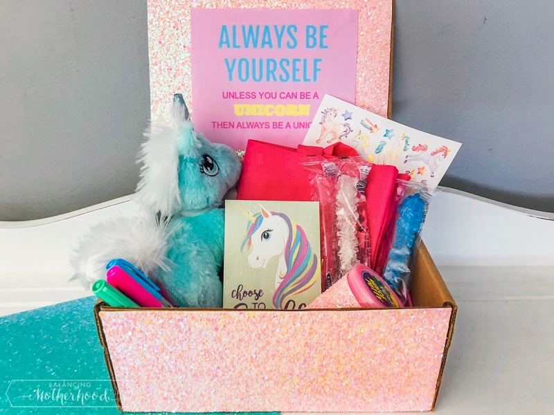 Make this cute unicorn box!
