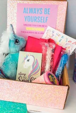 Make this cute unicorn box!