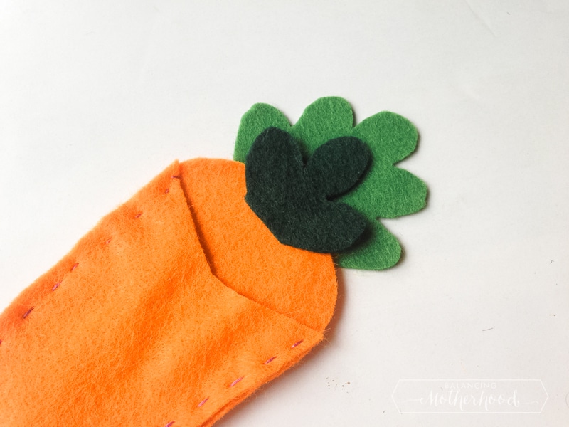 Create this cute Easter felt craft free pattern!