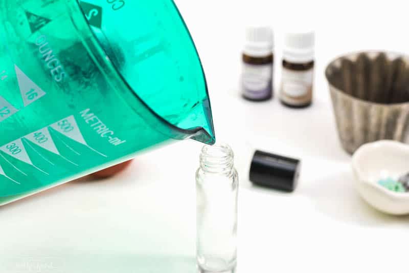 Make your own DIY essential oil roller bottle. 