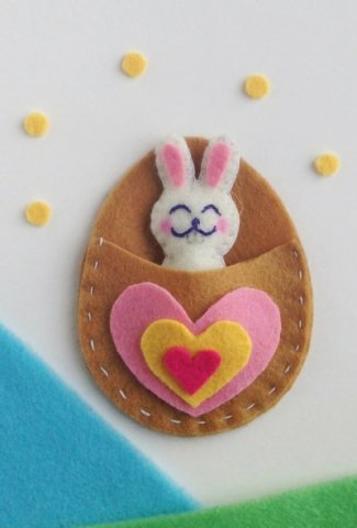 Easter bunny felt craft with free pattern