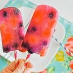 Grab these berry popsicles and enjoy a refreshing summer treat!
