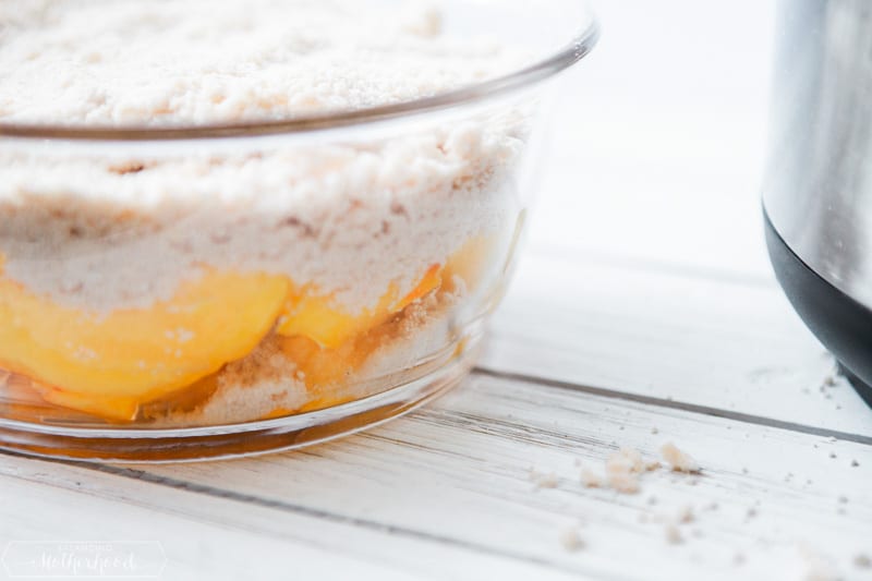 Looking for a good dessert for the family? Check out this Easy Instant Pot Peach Cobbler recipe!
