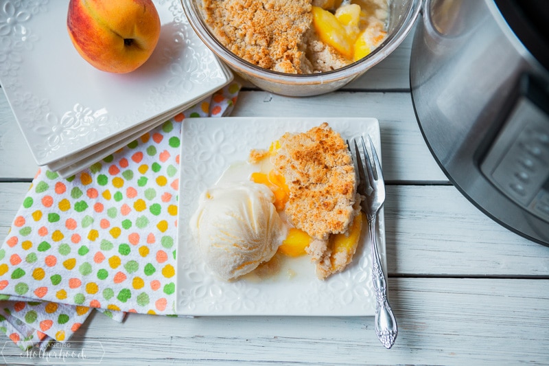 Looking for a good dessert for the family? Check out this Easy Instant Pot Peach Cobbler recipe!