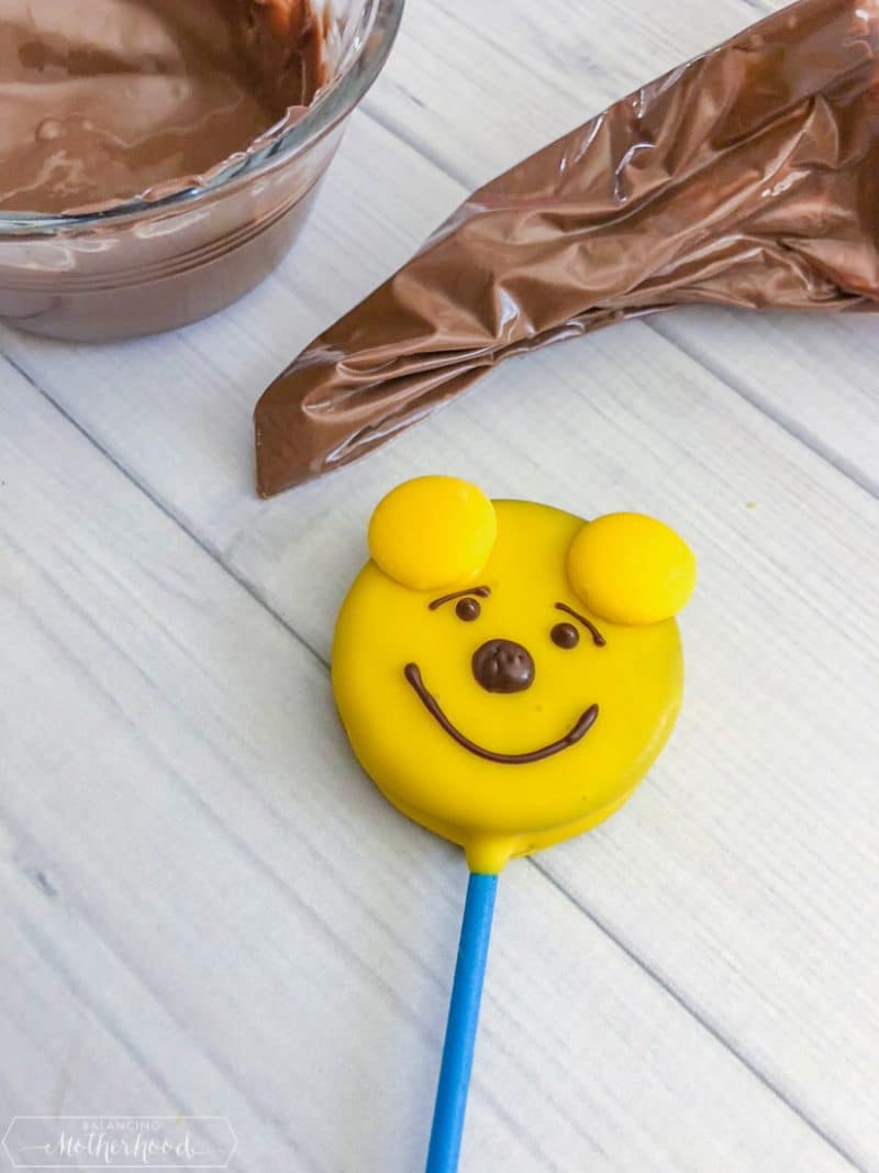 Enjoy a beary good snack with these Winnie the Pooh cake pops!