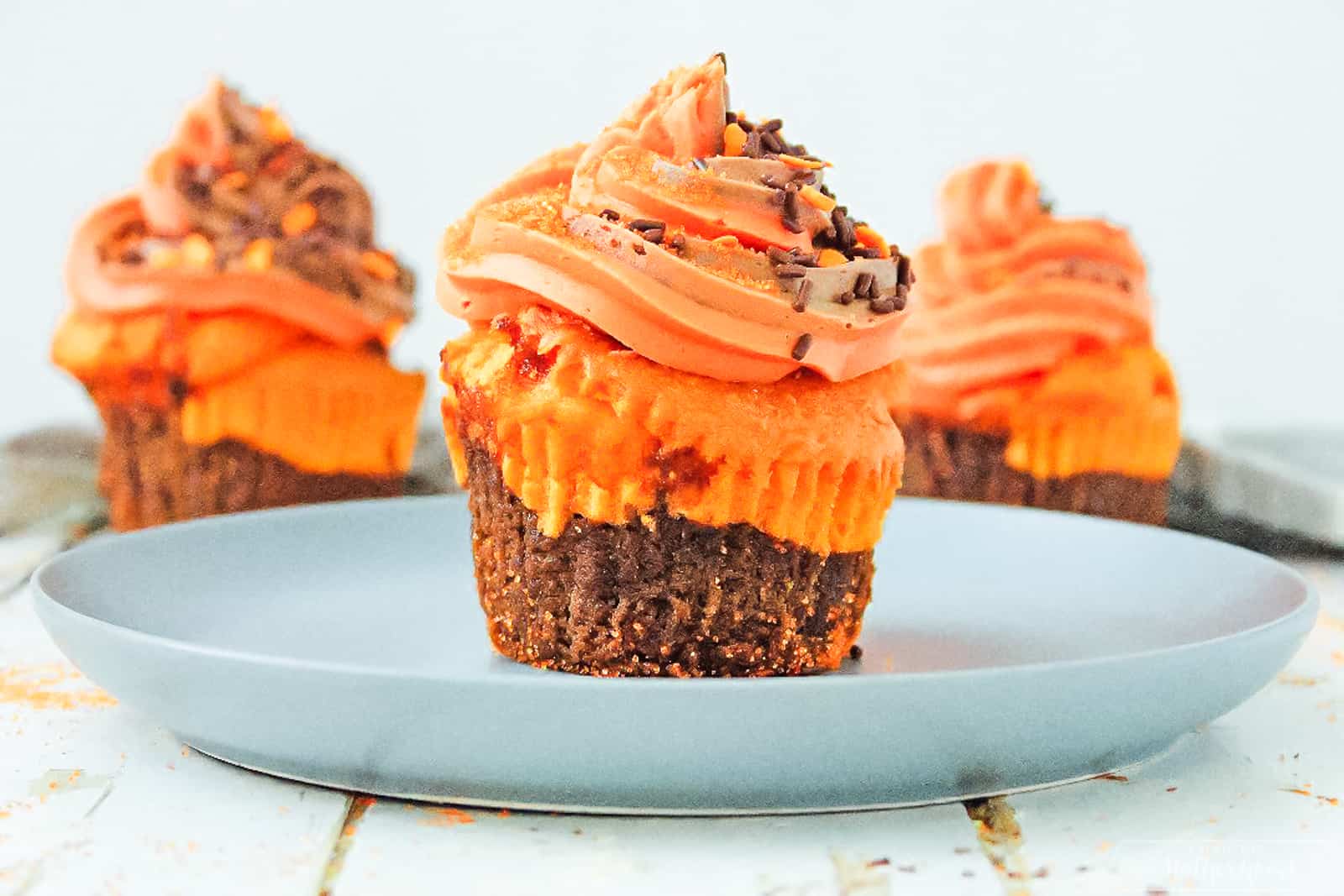 Enjoy these goey and moist brownie cupcakes!