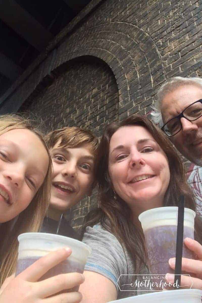 family drinking butterbeer at Universal