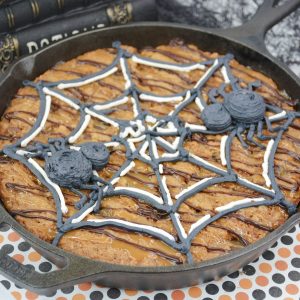 spider cookie in cast iron skillet