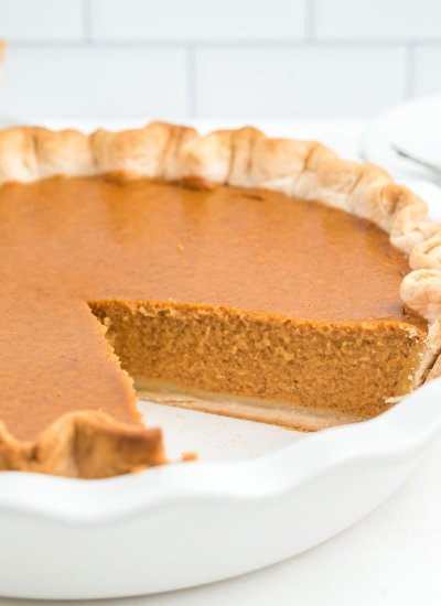 Best recipe for pumpkin pie served on a white plate.