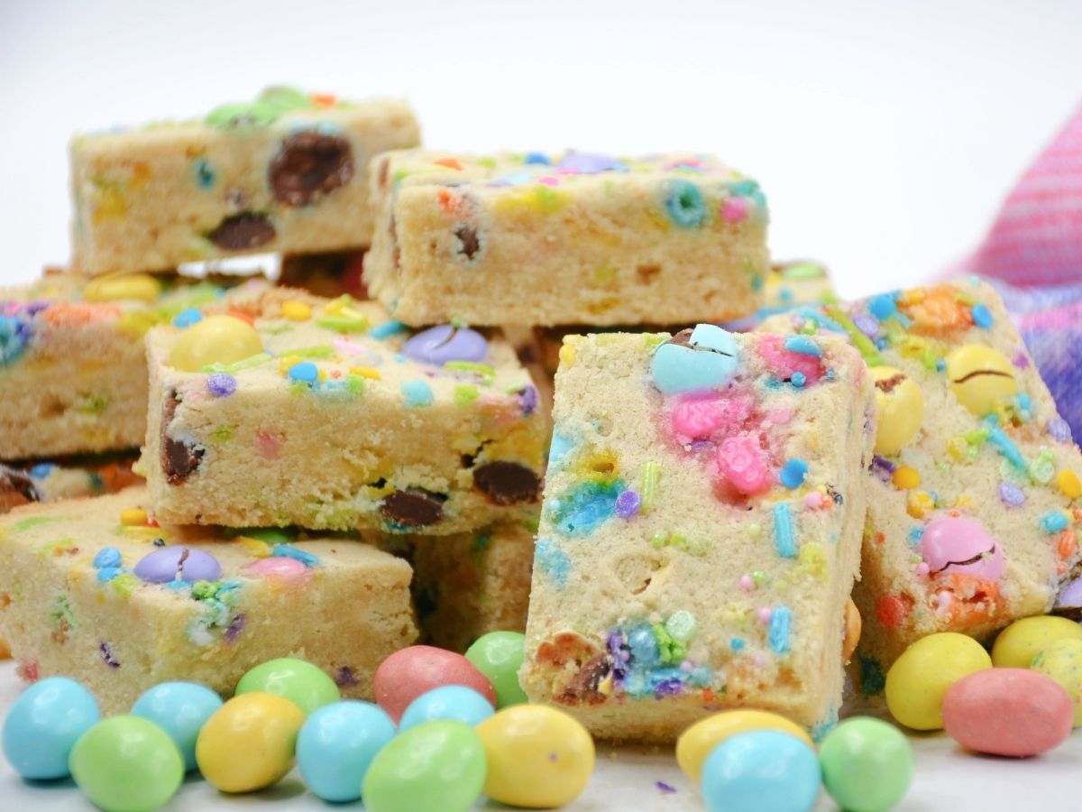 Easter bars with pastel candies