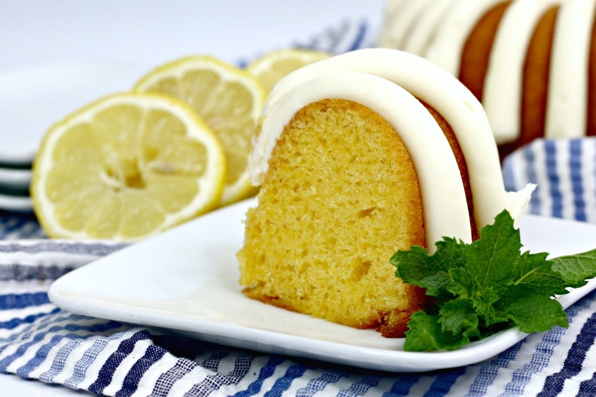 lemon bundt cake slice