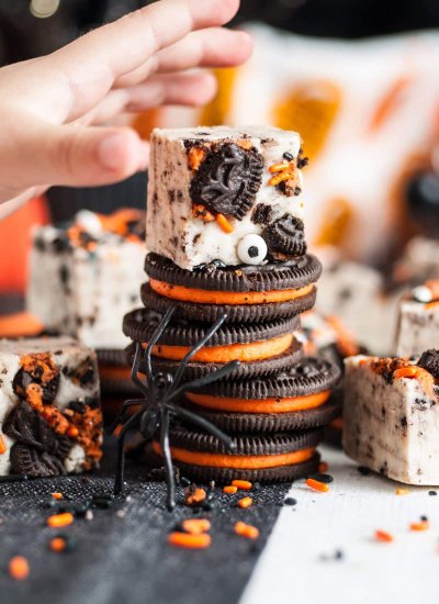 hand reaching for fudge on top of Oreos