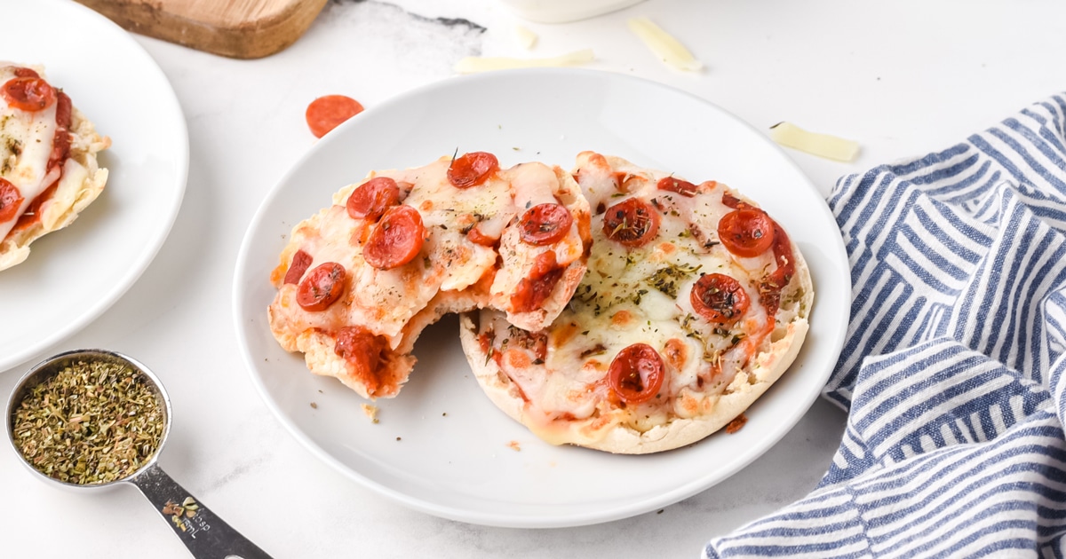 Social media image for Air Fryer English Muffin Pizzas