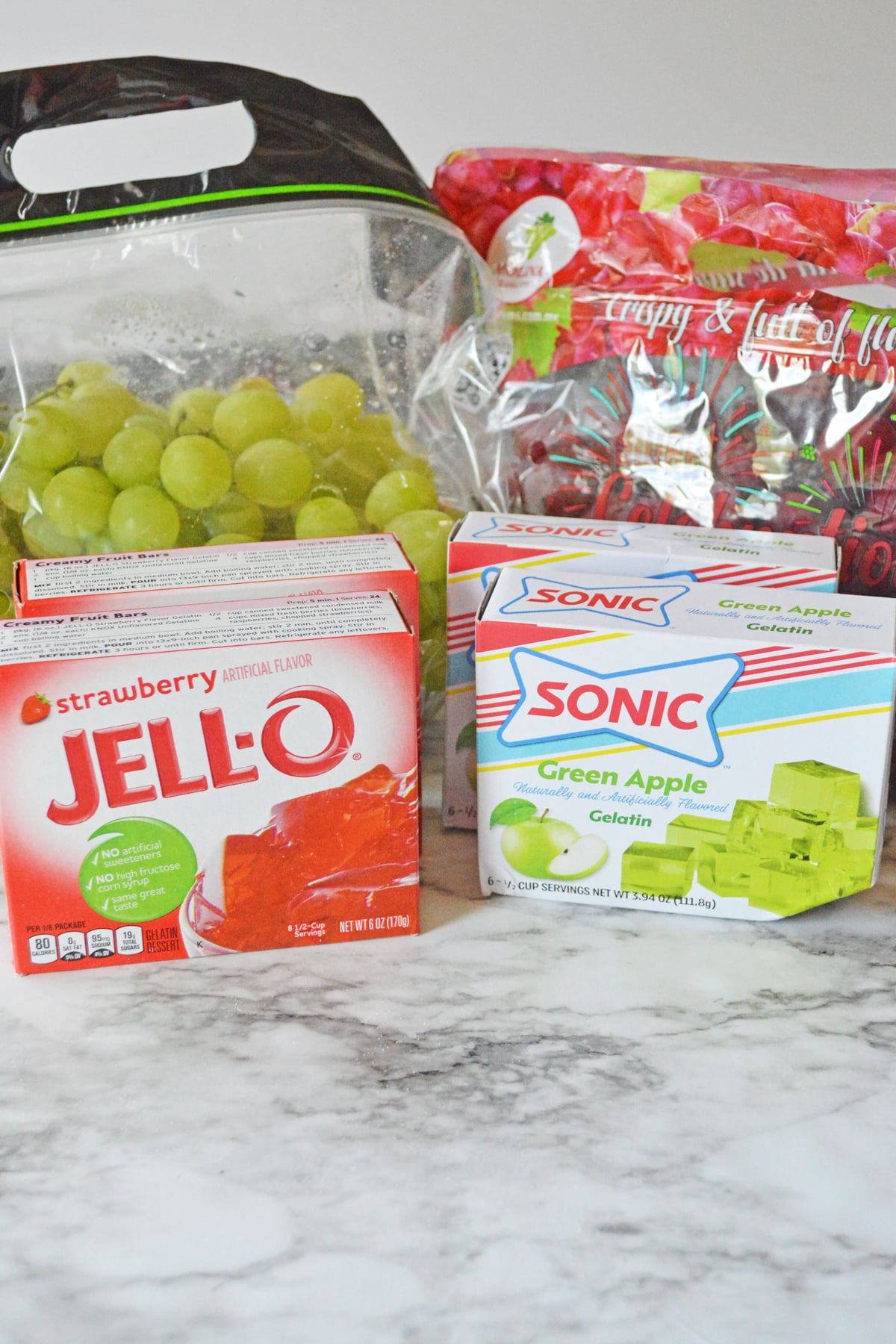 Ingredients for frozen grapes with jello