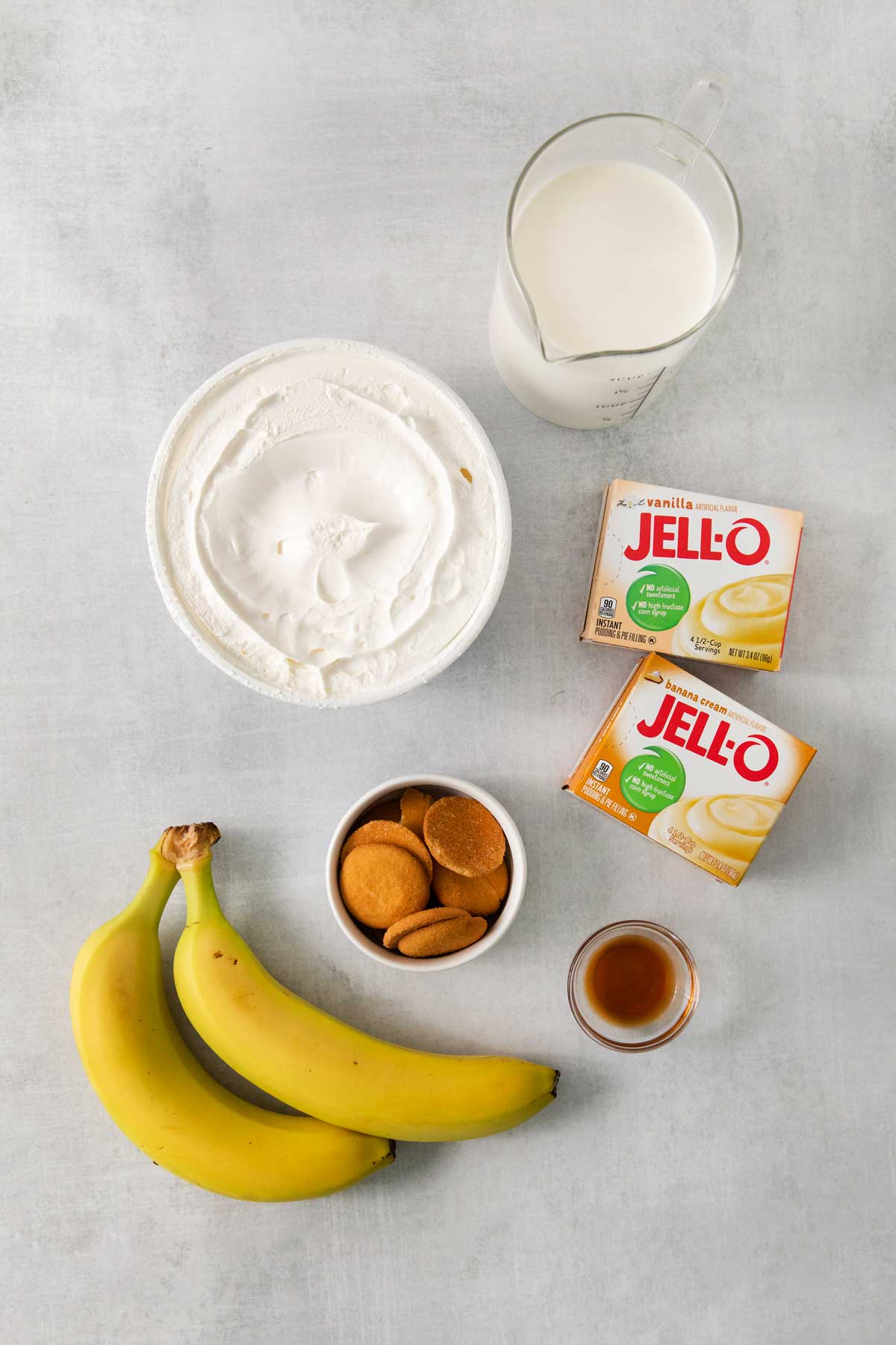 Ingredients for Banana Pudding Pie filling include instant banana pudding, instant vanilla pudding, cool whip, and pure vanilla extract.