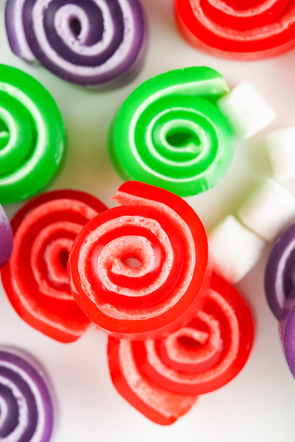 A closer look on Jello Rollups of different colors.