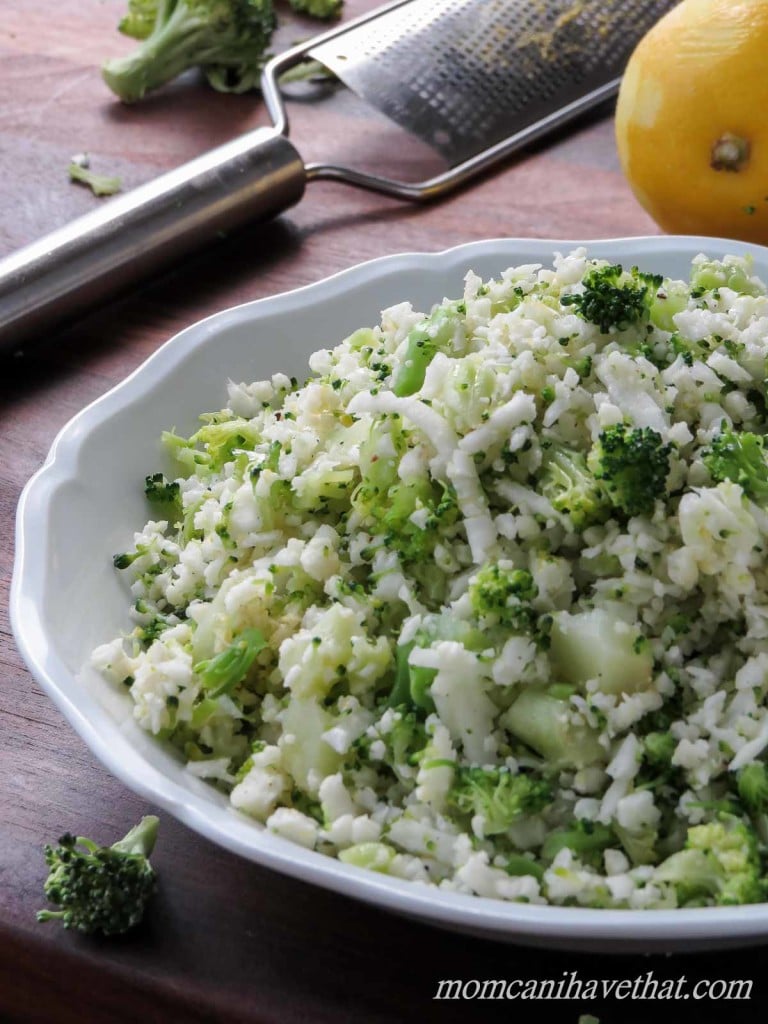 A bowl of broccoli rice with lemons and lemons.
